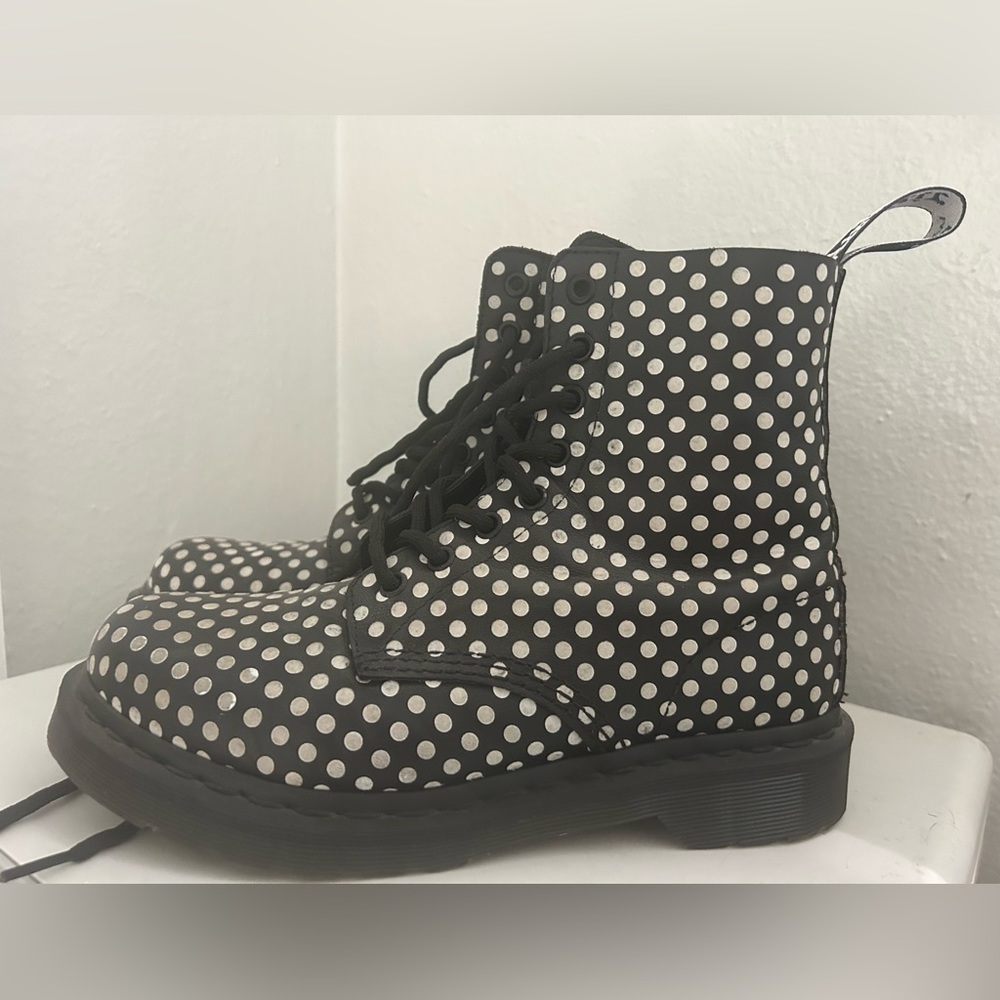 DR. MARTENS PASCAL BLACK LEATHER WHITE POLKA DOT COMBAT BOOTS, US SZ 8, EUC EU39